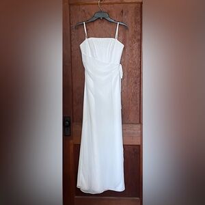 Beautiful long white dress - Size 8 - excellent condition